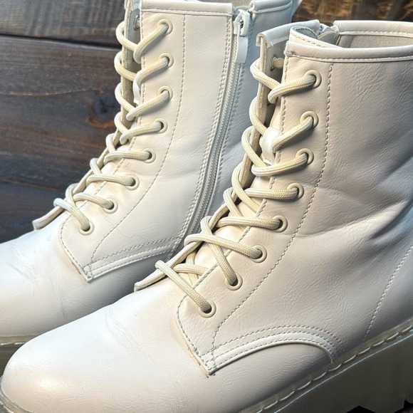 Steve Madden Rubber Platform Lug Sole Bettyy Combat Boots White Women's Size 8 - Picture 9 of 14